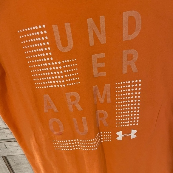 Under Armour. Peachy Orange Color. Short Sleeve Classic Tee. Size Small - Picture 4 of 4